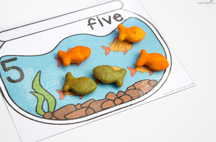 Goldfish counting card mat for number five for preschool and kindergarten